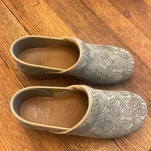 New Dansko Sage Floral Clog Size 38